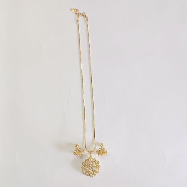 Gold Amera Diamond Pendant Set