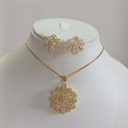 Gold Amera Diamond Pendant Set