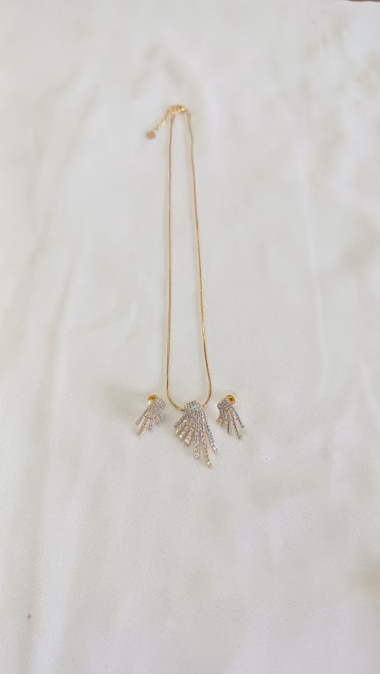 Gold Anai Diamond Pendant Set