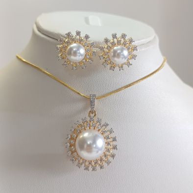 Gold Apeksha Diamond Pendant Set