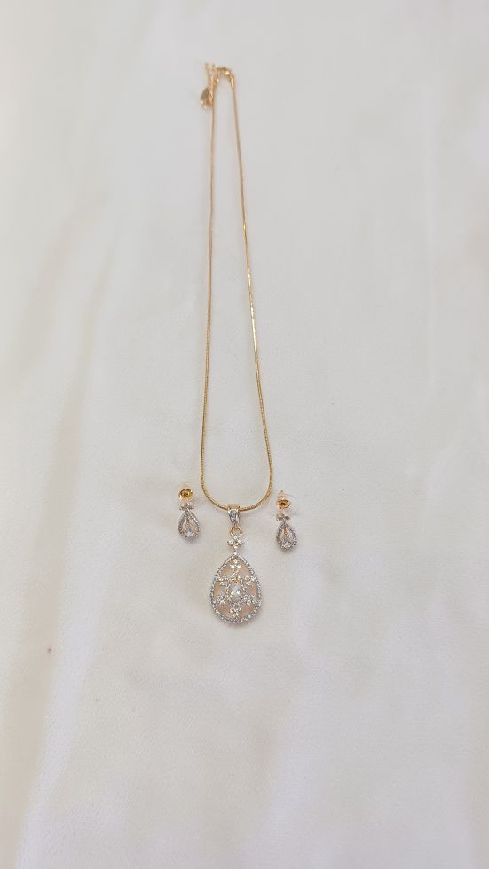 Gold Babita Diamond Pendant Set