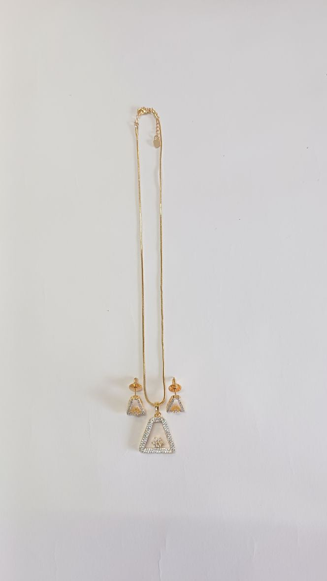 Gold Banhi Diamond Pendant Set