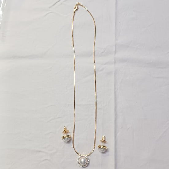 Gold Chandi Diamond Pendant Set