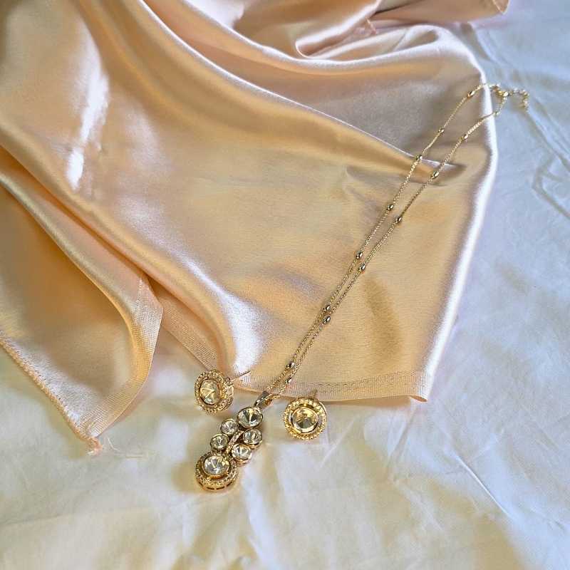 Gold Fey Kundan Pendant Set