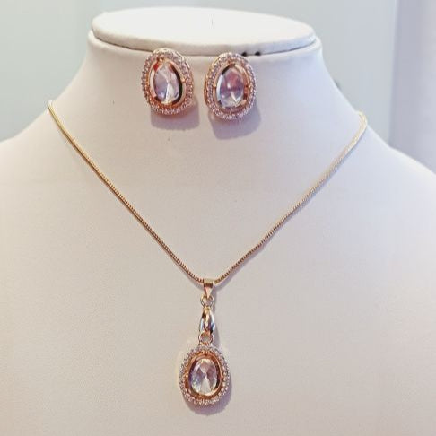 Gold Gatita Kundan Pendant Set