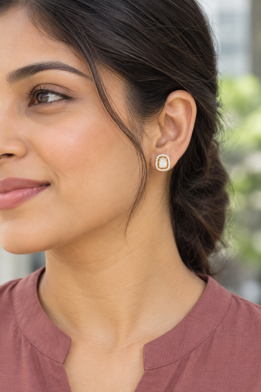 Gold Hansika Kundan Studs