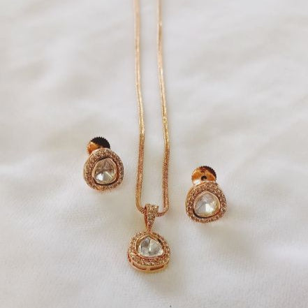 Gold Harinya Kundan Pendant Set