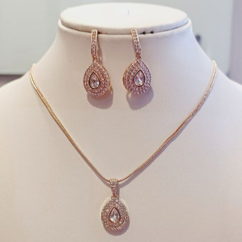 Kundan Indali Pendant Set with Aemrican Diamonds, minimalist and beautiful