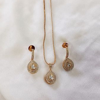 Gold Indali Kundan Pendant Set