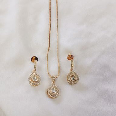 Gold Indali Kundan Pendant Set
