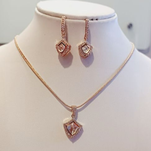 Kundan Kalapi Pendant Set with American Diamonds