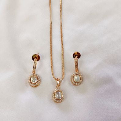 Gold Lali Kundan Pendant Set