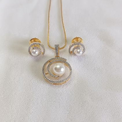 Gold Zaaei Diamond Pendant Set