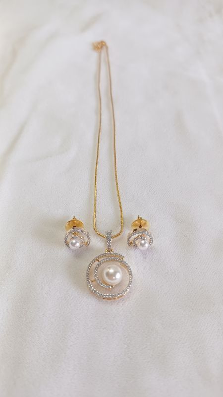 Gold Zaaei Diamond Pendant Set