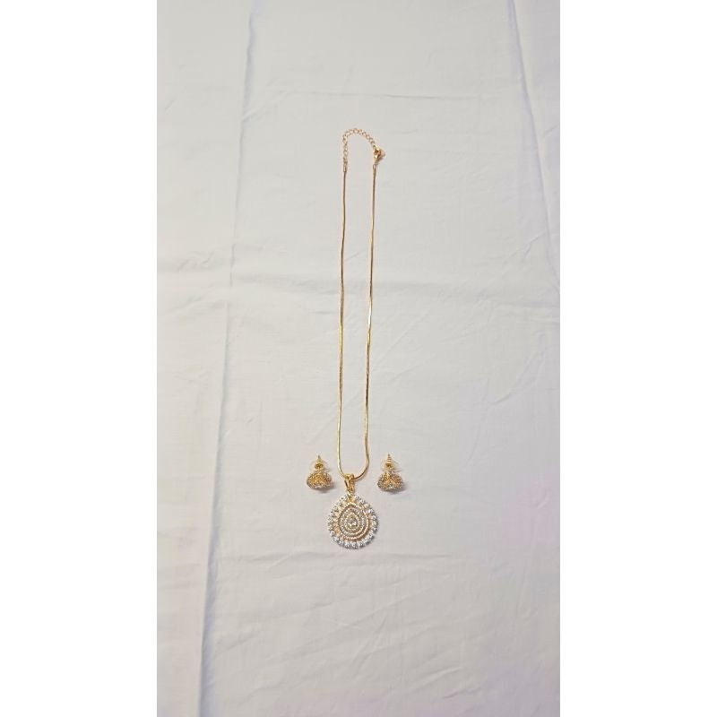 Gold Amra Diamond Pendant Set