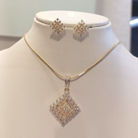 Gold Tejal Diamond Pendant Set