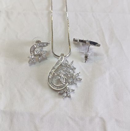 Silver Avika Diamond Pendant Set