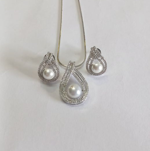 American Diamond Silver Avneet Pendant Set