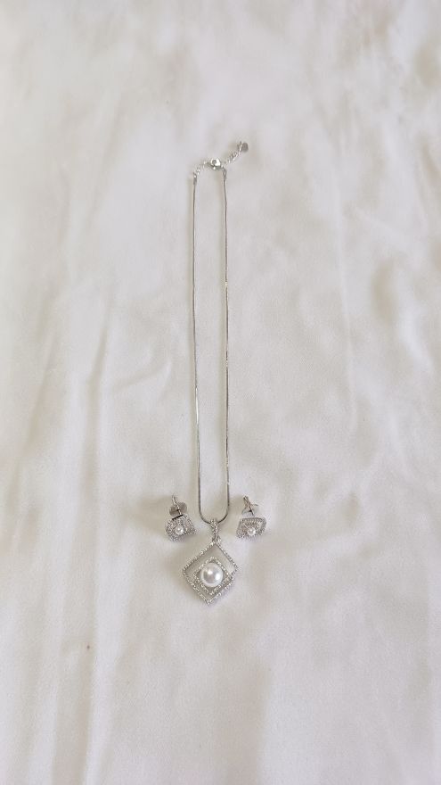Silver Vayda Diamond Pendant Set