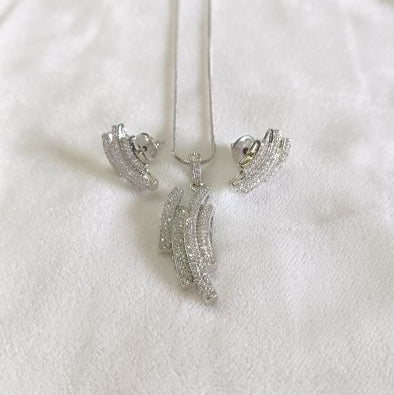 Silver Yuni Diamond Pendant Set