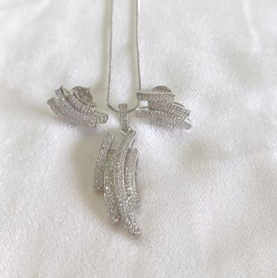 Silver Yuni Diamond Pendant Set