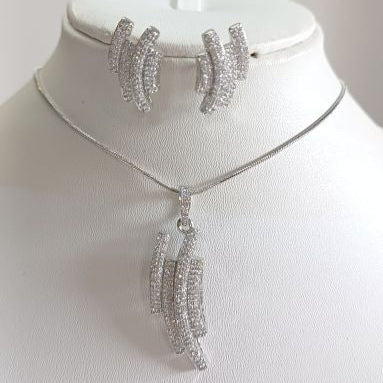 American Diamond Silver Yuni Pendant Set