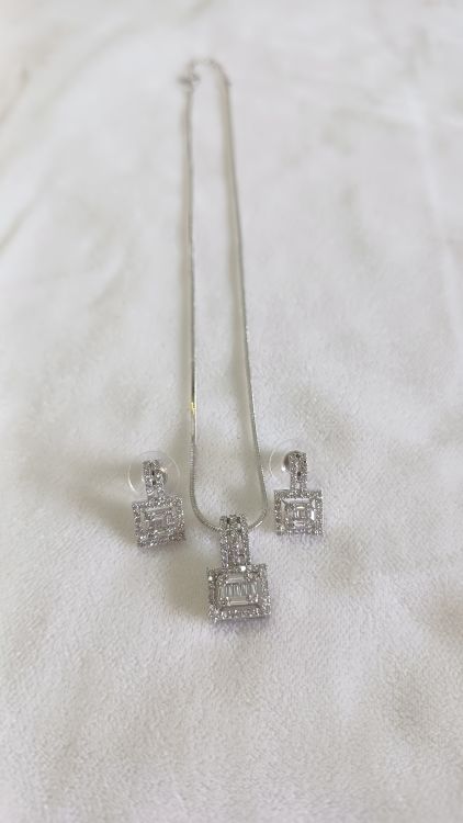 Silver Zinia Diamond Pendant Set