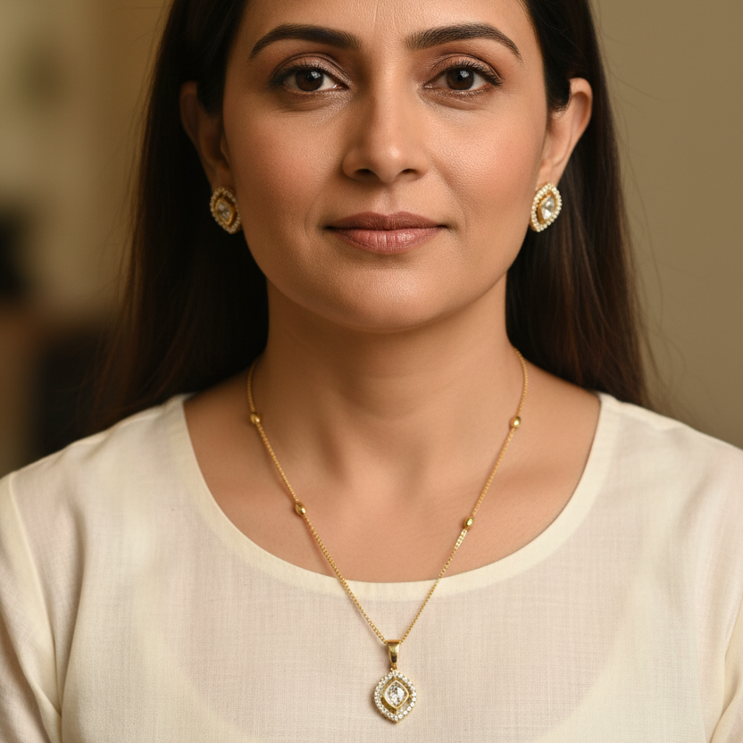 Gold Aadira Kundan Pendant Set