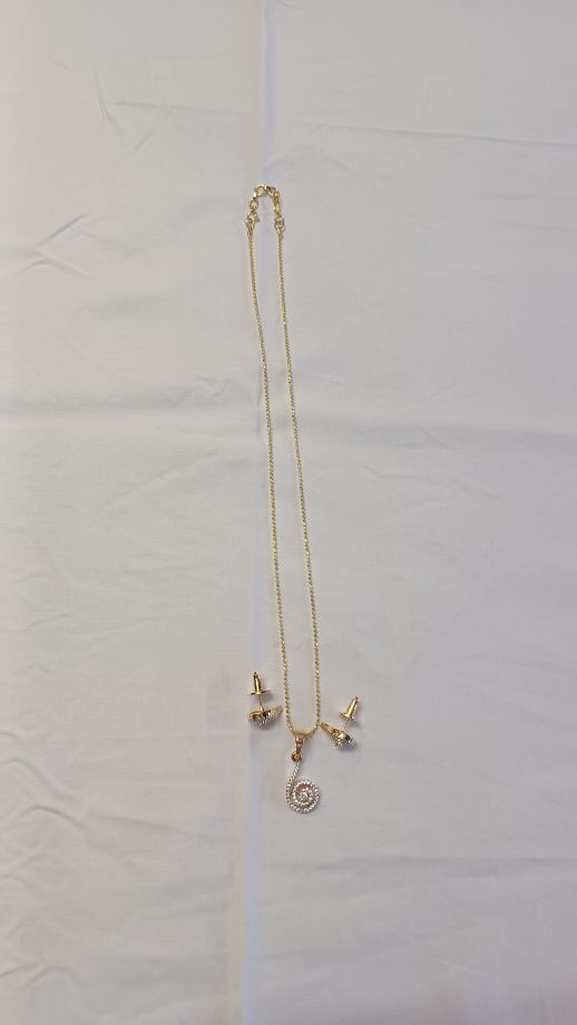 Gold Aditri Diamond Pendant Set