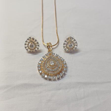 Gold Amra Diamond Pendant Set