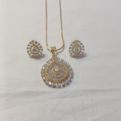 Gold Amra Diamond Pendant Set