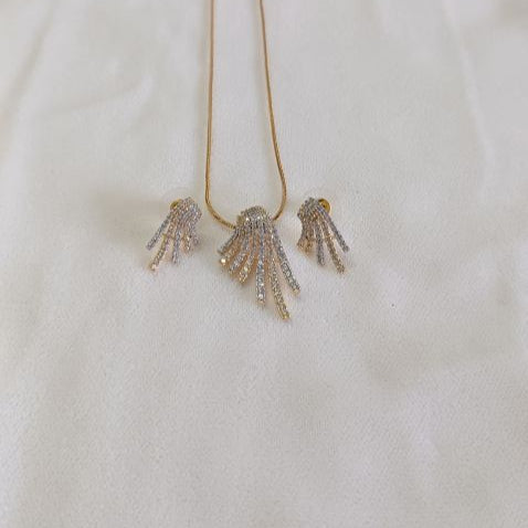 Gold Anai Diamond Pendant Set