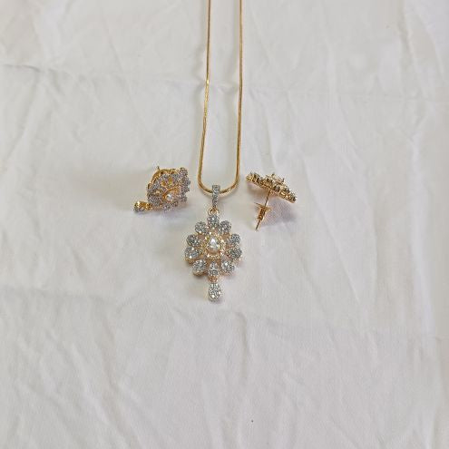 Gold Anyla Diamond Pendant Set