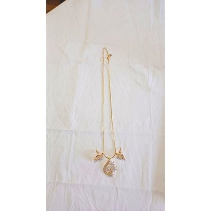 Gold Avika Diamond Pendant Set