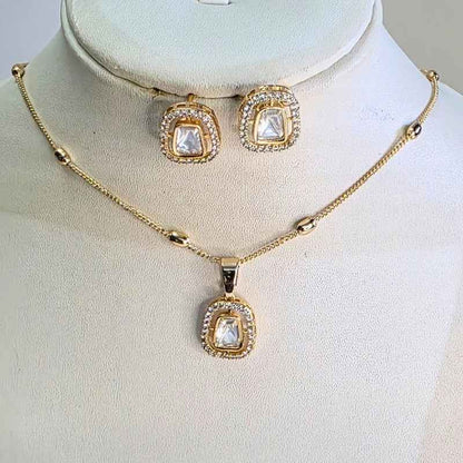 Gold Benisha Kundan Pendant Set
