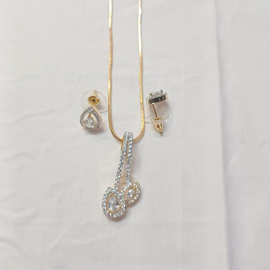 Gold Bharti Diamond Pendant Set