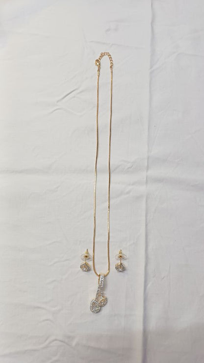 Gold Bharti Diamond Pendant Set