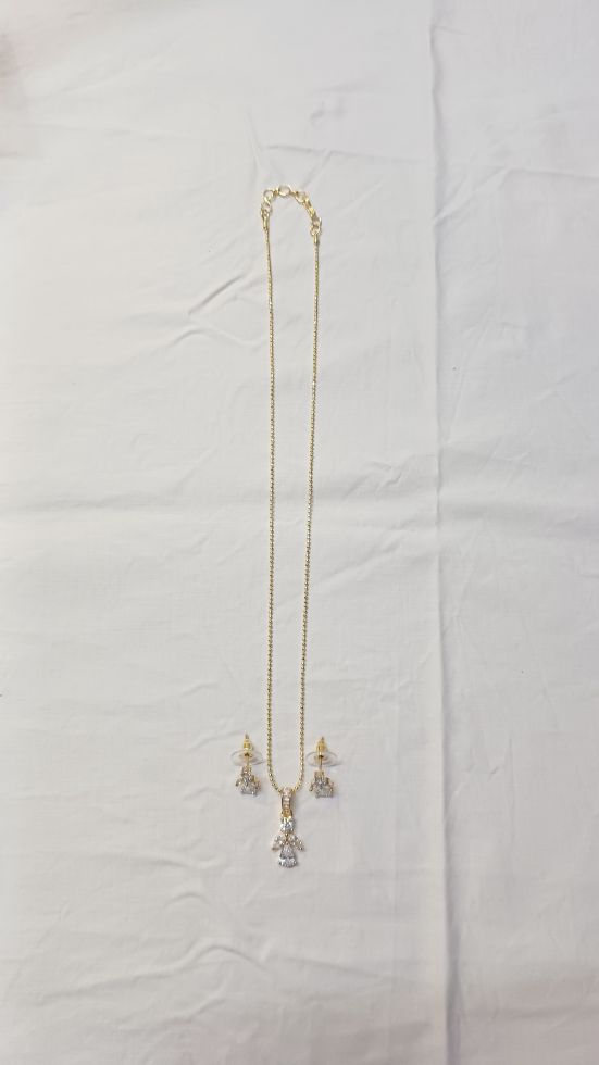 Gold Bhoomi Diamond Pendant Set