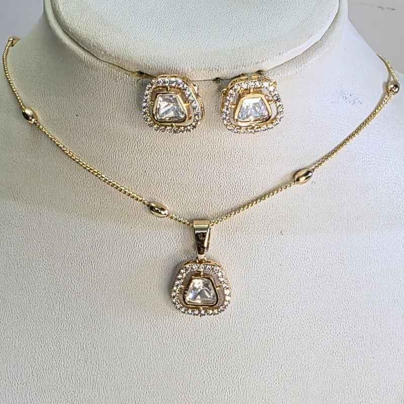 Gold Bopha Kundan Pendant Set
