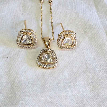 Gold Bopha Kundan Pendant Set