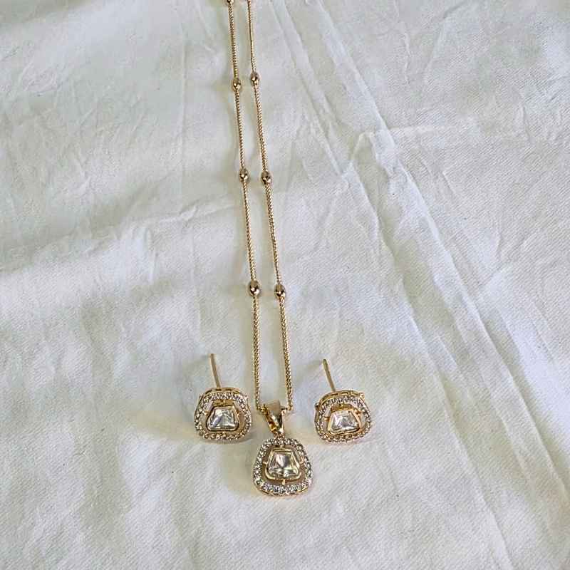 Gold Bopha Kundan Pendant Set