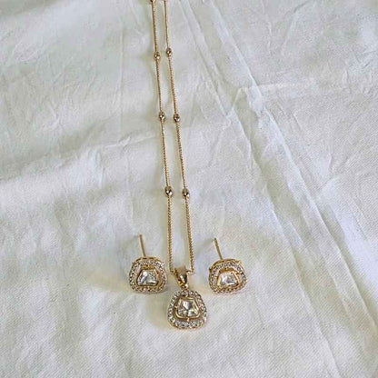 Gold Bopha Kundan Pendant Set