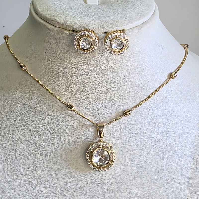 Gold Bri Kundan Pendant Set