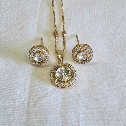 Gold Bri Kundan Pendant Set