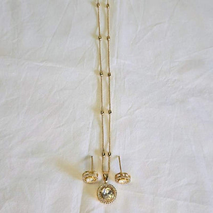 Gold Bri Kundan Pendant Set