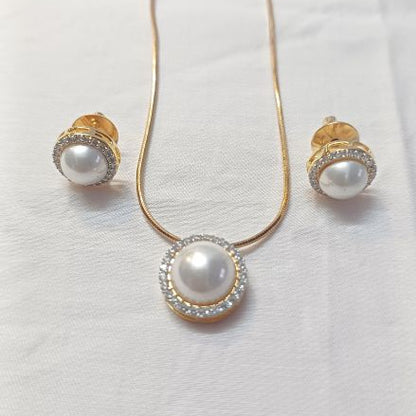 Gold Chandi Diamond Pendant Set