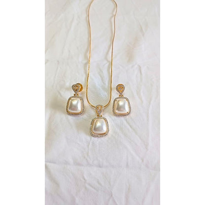 Gold Diva Diamond Pendant Set