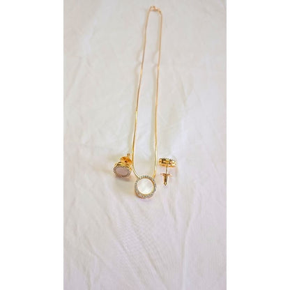 Gold Durva Diamond Pendant Set