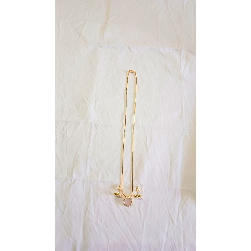 Gold Durva Diamond Pendant Set