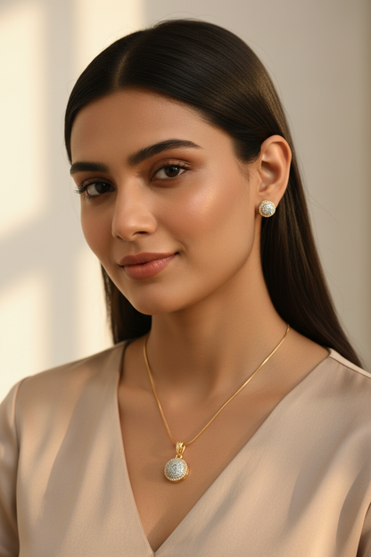 Gold Dyuti Diamond Pendant Set